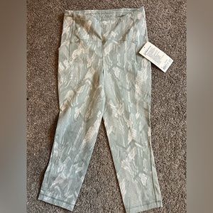 213 NWT Lululemon Swift Speed HR Crop 21" size 8 REEJ